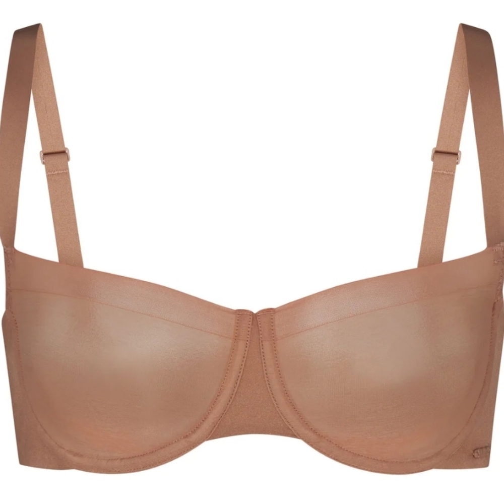 NWT Skims No Show Molded Unlined Balconette Bra Size 38DD